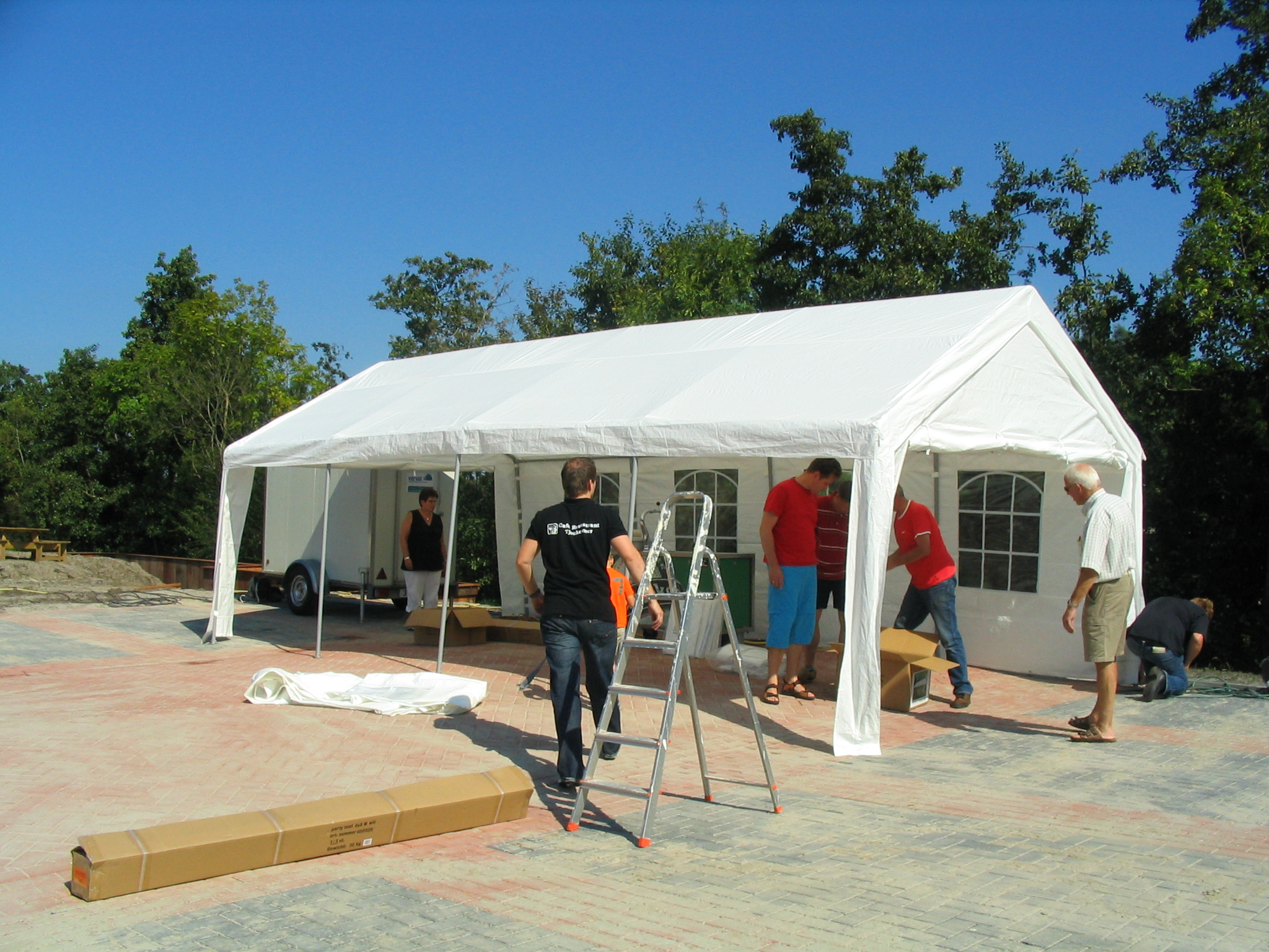 [img width=1024 height=768]http://www.plaatinfo.nl/Oosterzee/bbq/tent-opbouw-04.JPG[/img]